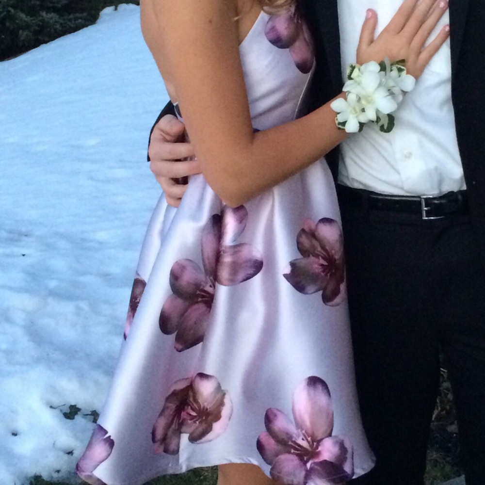Lulu’s Dress - Picture 2 of 2
